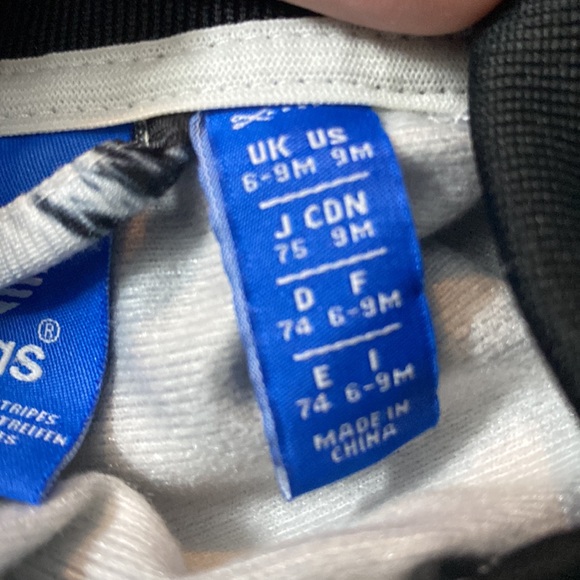 Adidas infant track suit size 9 months - Picture 4 of 4